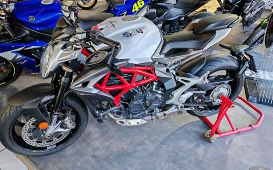 Gebrauchtmotorrad MV Agusta Brutale 800 - Bild 1 Gebrauchtmotorrad MV Agusta Brutale 800 - Bild 1