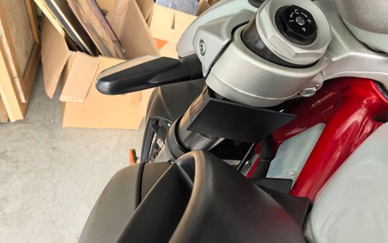 Gebrauchtmotorrad MV Agusta Brutale 800 - Bild 3 Gebrauchtmotorrad MV Agusta Brutale 800 - Bild 3