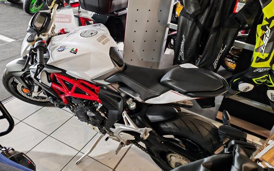 Gebrauchtmotorrad MV Agusta Brutale 800 - Bild 5 Gebrauchtmotorrad MV Agusta Brutale 800 - Bild 5