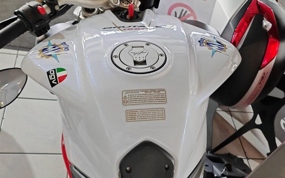 Gebrauchtmotorrad MV Agusta Brutale 800 - Bild 6 Gebrauchtmotorrad MV Agusta Brutale 800 - Bild 6