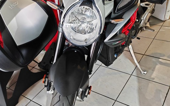 Gebrauchtmotorrad MV Agusta Brutale 800 - Bild 8 Gebrauchtmotorrad MV Agusta Brutale 800 - Bild 8