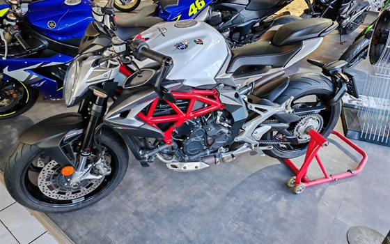 Gebrauchtmotorrad MV Agusta Brutale 800 - Bild 9 Gebrauchtmotorrad MV Agusta Brutale 800 - Bild 9