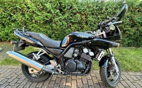 Gebrauchtmotorrad Yamaha FZS 600 Fazer - Bild 1