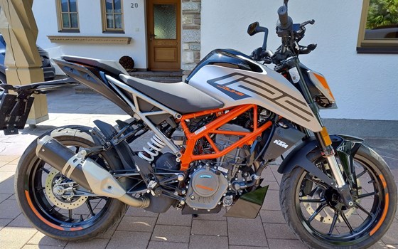 Gebrauchtmotorrad KTM 125 Duke - Bild 1 Gebrauchtmotorrad KTM 125 Duke - Bild 1
