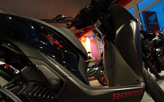 Gebrauchtmotorrad Honda SH125i - Bild 6