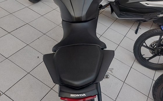 Gebrauchtmotorrad Honda CB125R - Bild 4