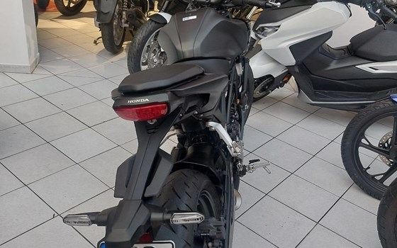 Gebrauchtmotorrad Honda CB125R - Bild 6