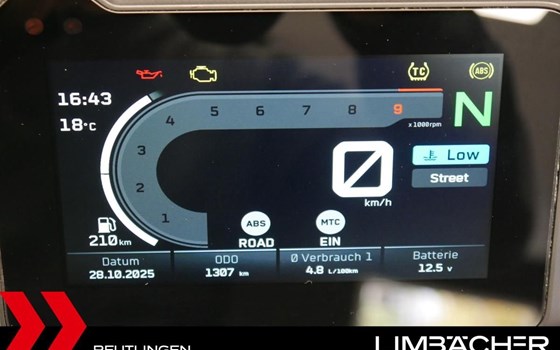 Gebrauchtmotorrad KTM 890 SMT - Bild 7