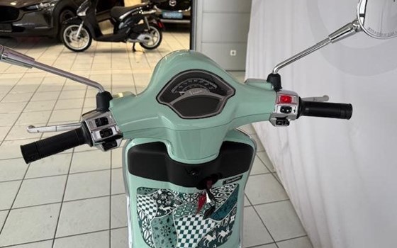 Neufahrzeug Vespa Primavera 125 Batik - Bild 5 Neufahrzeug Vespa Primavera 125 Batik - Bild 5