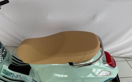 Neufahrzeug Vespa Primavera 125 Batik - Bild 6 Neufahrzeug Vespa Primavera 125 Batik - Bild 6