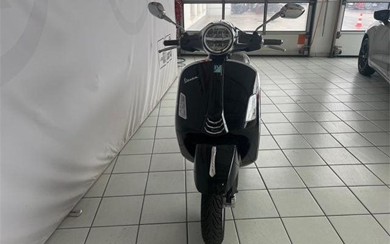 Neufahrzeug Vespa GTS 300 - Bild 3 Neufahrzeug Vespa GTS 300 - Bild 3