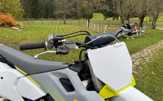 Gebrauchtmotorrad Husqvarna FC 450 - Bild 3 Gebrauchtmotorrad Husqvarna FC 450 - Bild 3