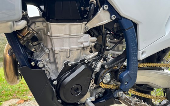 Gebrauchtmotorrad Husqvarna FC 450 - Bild 4 Gebrauchtmotorrad Husqvarna FC 450 - Bild 4