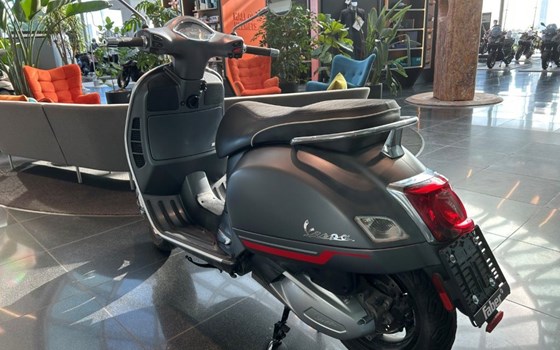 Gebrauchtmotorrad Vespa GTS 300 - Bild 3 Gebrauchtmotorrad Vespa GTS 300 - Bild 3