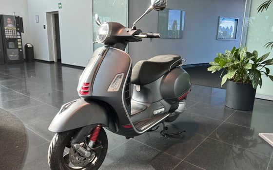 Gebrauchtmotorrad Vespa GTS 300 - Bild 4 Gebrauchtmotorrad Vespa GTS 300 - Bild 4