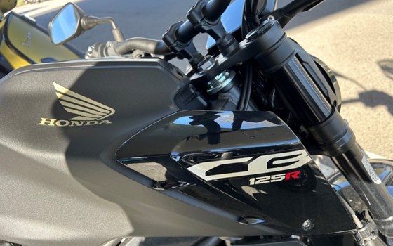 Gebrauchtmotorrad Honda CB125R - Bild 3