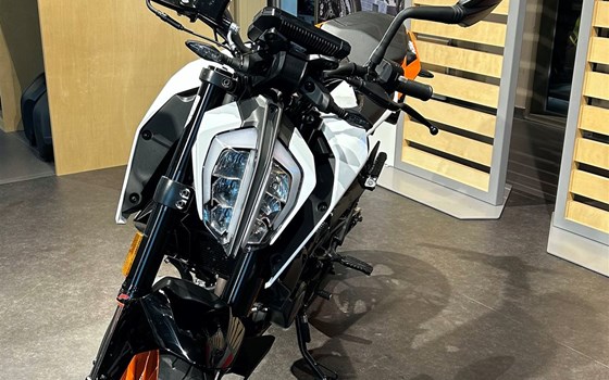 Neufahrzeug KTM 125 Duke - Bild 1 Neufahrzeug KTM 125 Duke - Bild 1