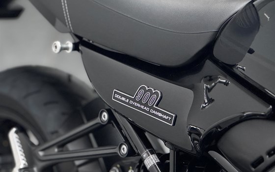 Neufahrzeug Kawasaki Z900 RS - Bild 11