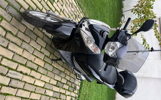 Gebrauchtmotorrad Honda SH300i - Bild 2 Gebrauchtmotorrad Honda SH300i - Bild 2