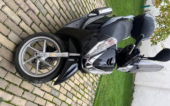 Gebrauchtmotorrad Honda SH300i - Bild 3 Gebrauchtmotorrad Honda SH300i - Bild 3