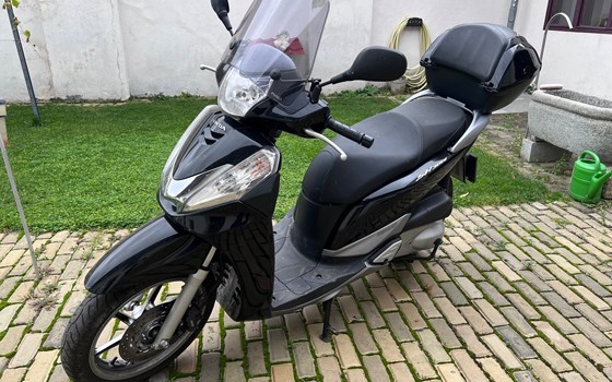 Gebrauchtmotorrad Honda SH300i - Bild 4 Gebrauchtmotorrad Honda SH300i - Bild 4
