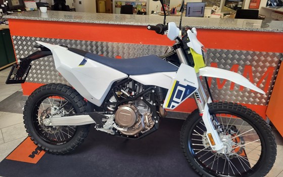 Gebrauchtmotorrad Husqvarna 701 Enduro - Bild 2