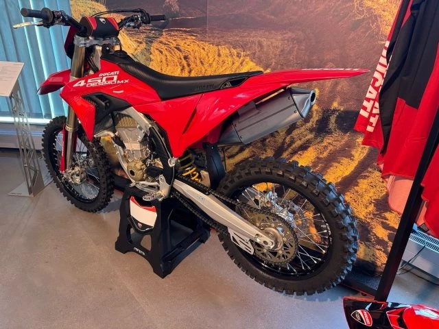 Angebot Ducati Desmo450 MX Bild 4: Angebot Ducati Desmo450 MX