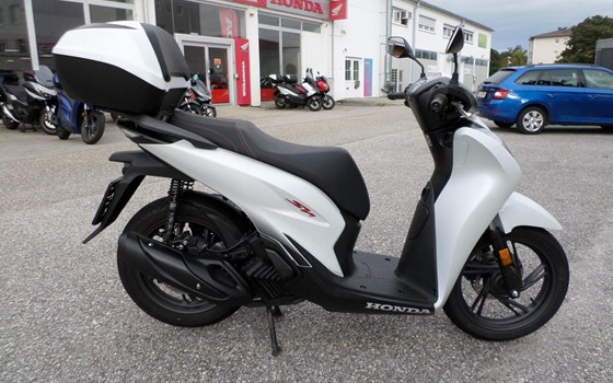 Gebrauchtmotorrad Honda SH125i - Bild 2 Gebrauchtmotorrad Honda SH125i - Bild 2