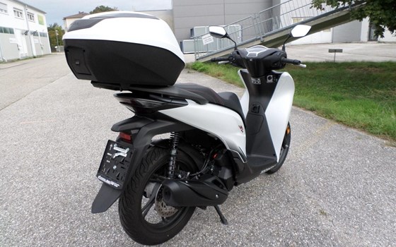 Gebrauchtmotorrad Honda SH125i - Bild 3