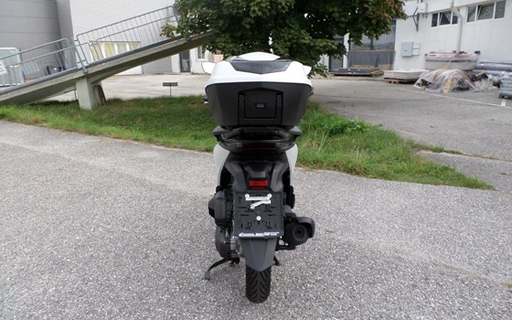 Gebrauchtmotorrad Honda SH125i - Bild 4 Gebrauchtmotorrad Honda SH125i - Bild 4