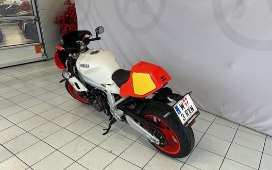 Gebrauchtmotorrad Yamaha XSR900 GP - Bild 3 Gebrauchtmotorrad Yamaha XSR900 GP - Bild 3