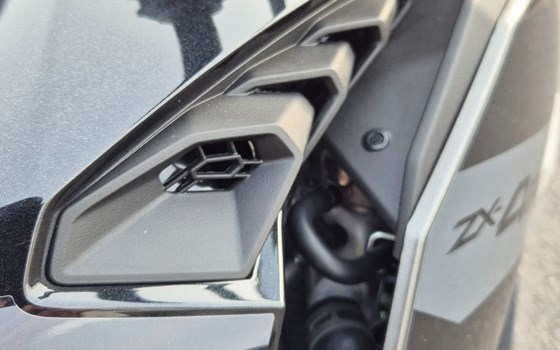 Neufahrzeug Kawasaki Ninja ZX-4RR - Bild 4