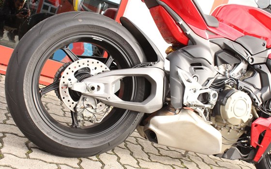 Gebrauchtmotorrad Ducati Streetfighter V4 S - Bild 11