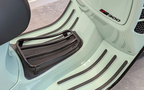 Gebrauchtmotorrad Vespa GTS 300 Super - Bild 10