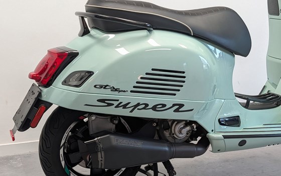 Gebrauchtmotorrad Vespa GTS 300 Super - Bild 12