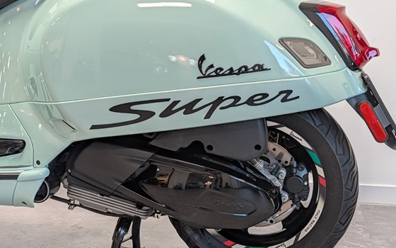 Gebrauchtmotorrad Vespa GTS 300 Super - Bild 13