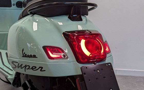 Gebrauchtmotorrad Vespa GTS 300 Super - Bild 14