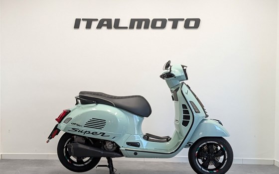 Gebrauchtmotorrad Vespa GTS 300 Super - Bild 2