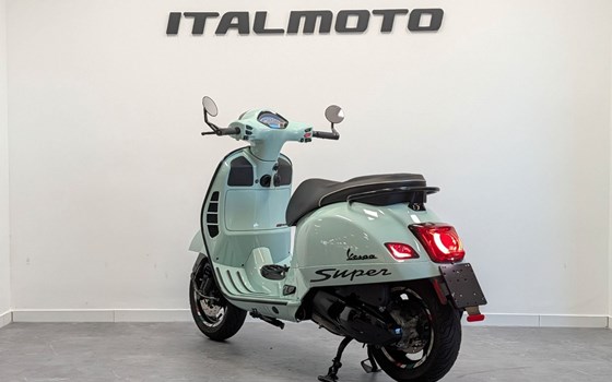 Gebrauchtmotorrad Vespa GTS 300 Super - Bild 4
