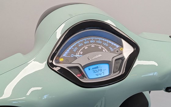 Gebrauchtmotorrad Vespa GTS 300 Super - Bild 6