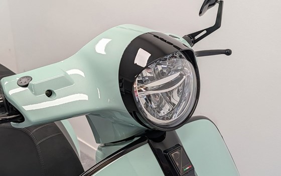 Gebrauchtmotorrad Vespa GTS 300 Super - Bild 8