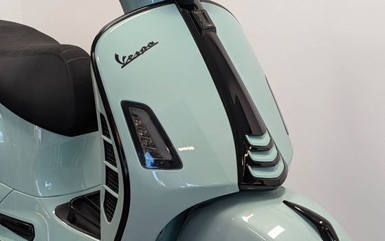 Gebrauchtmotorrad Vespa GTS 300 Super - Bild 9