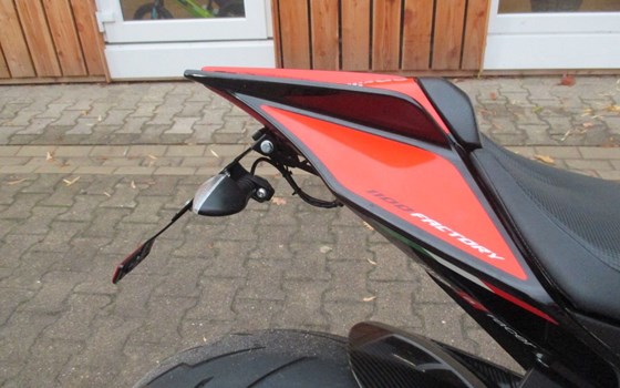 Gebrauchtmotorrad Aprilia Tuono V4 1100 Factory - Bild 11