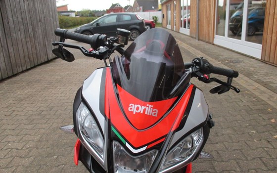 Gebrauchtmotorrad Aprilia Tuono V4 1100 Factory - Bild 8