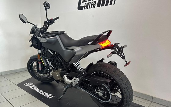 Gebrauchtmotorrad Husqvarna Svartpilen 125 - Bild 10