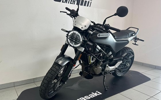 Gebrauchtmotorrad Husqvarna Svartpilen 125 - Bild 11