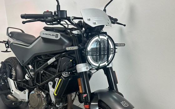 Gebrauchtmotorrad Husqvarna Svartpilen 125 - Bild 5