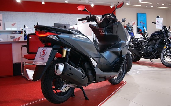 Gebrauchtmotorrad Honda PCX125 DX - Bild 3 Gebrauchtmotorrad Honda PCX125 DX - Bild 3