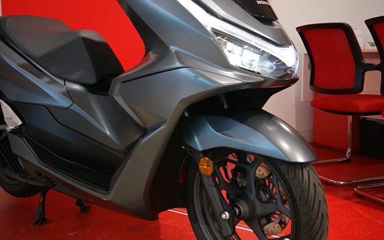 Gebrauchtmotorrad Honda PCX125 DX - Bild 8