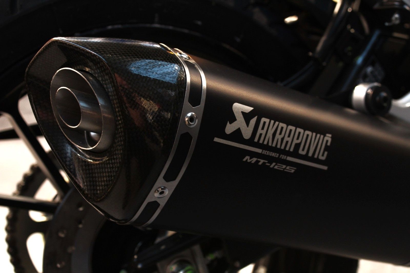 Yamaha MT-125 / Akrapovic / Viel Zubehör / ABS / TFT